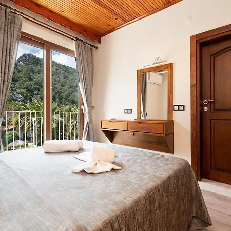 Ayris Hotell *